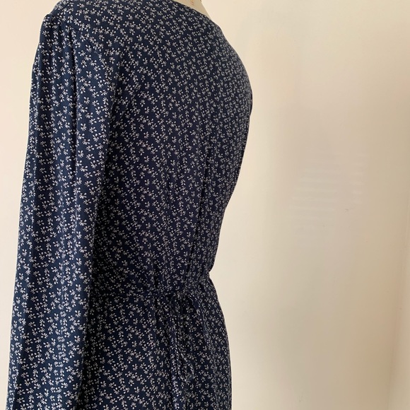 Brandy Melville navy blue floral wrap dress new - Picture 6 of 6